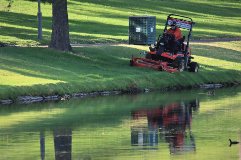 Best Zero Turn Mower Tires for Hills